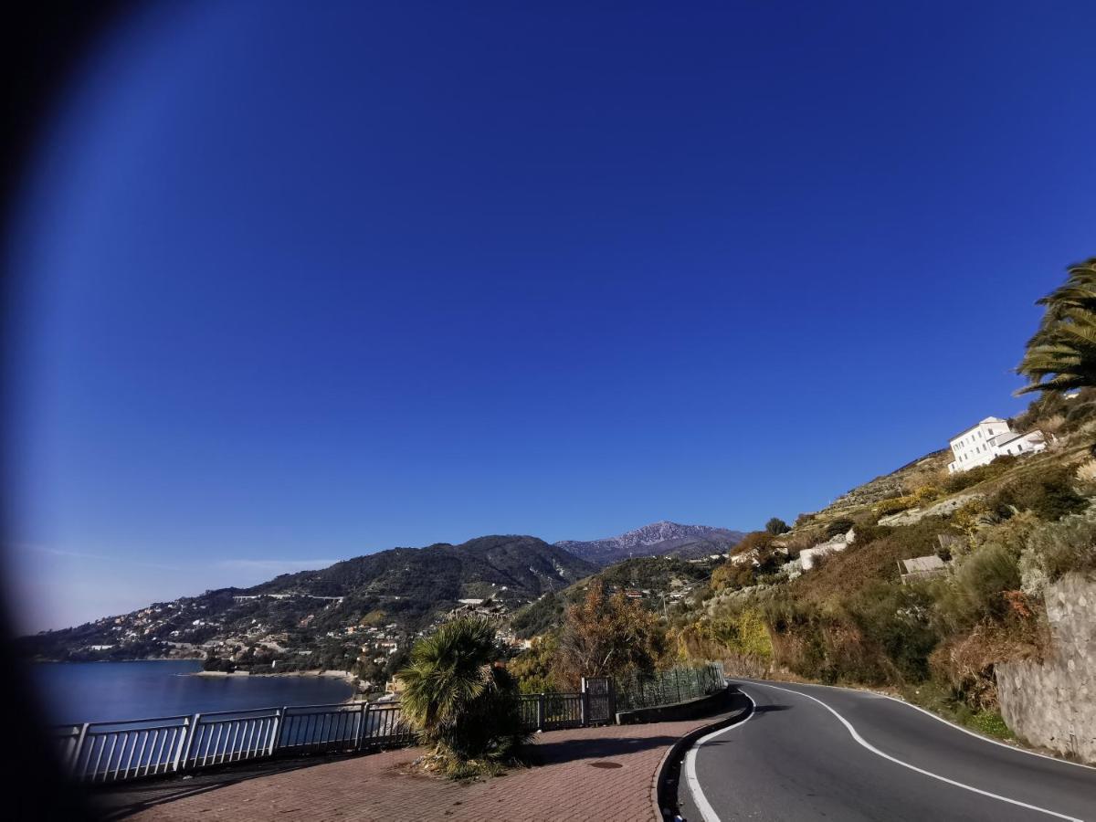 Romantic Casa Lorenzina Affittacamere Ventimiglia Eksteriør bilde